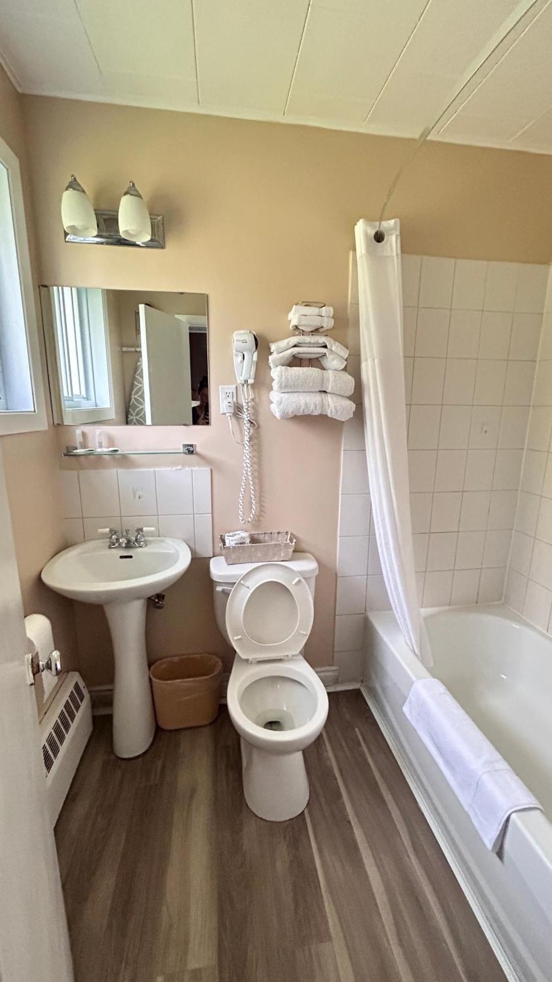 Rogers Motel Smiths Falls Esterno foto