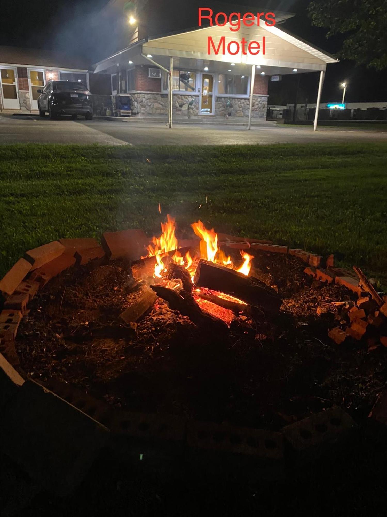 Rogers Motel Smiths Falls Esterno foto
