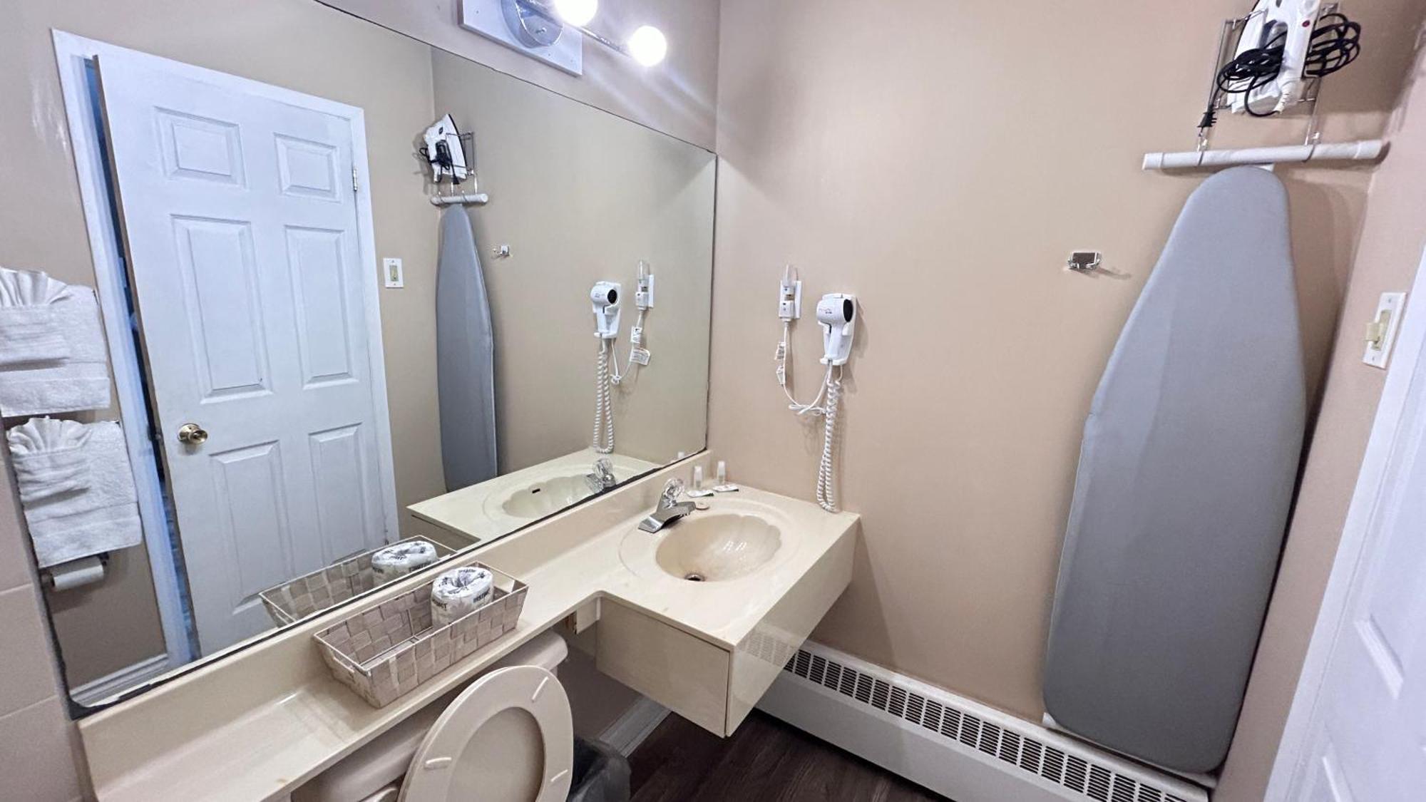 Rogers Motel Smiths Falls Esterno foto